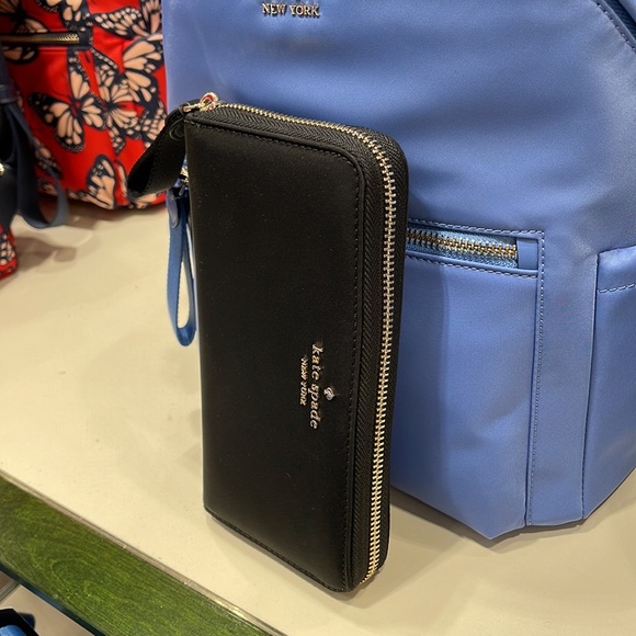 Kate Spade Chelsea Nylon Large Continental Wallet
Color: Black
NWT - Picture 5 of 16